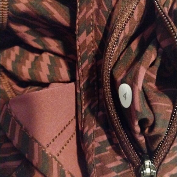 Lululemon Tracker Short III 4-way Stretch Bordeaux Drama Sz 4 Mid-Rise Running‎ - Picture 7 of 8